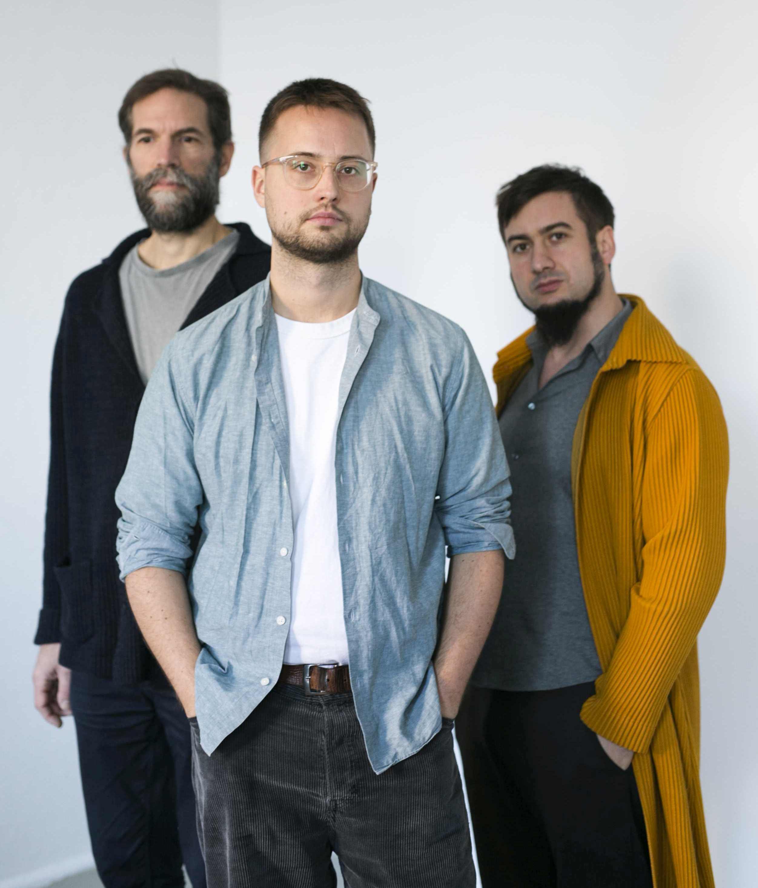 OVERSÁEZ by Sandro Saez